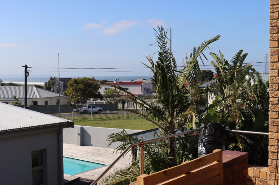6 Bedroom Property for Sale in Kleinmond Western Cape